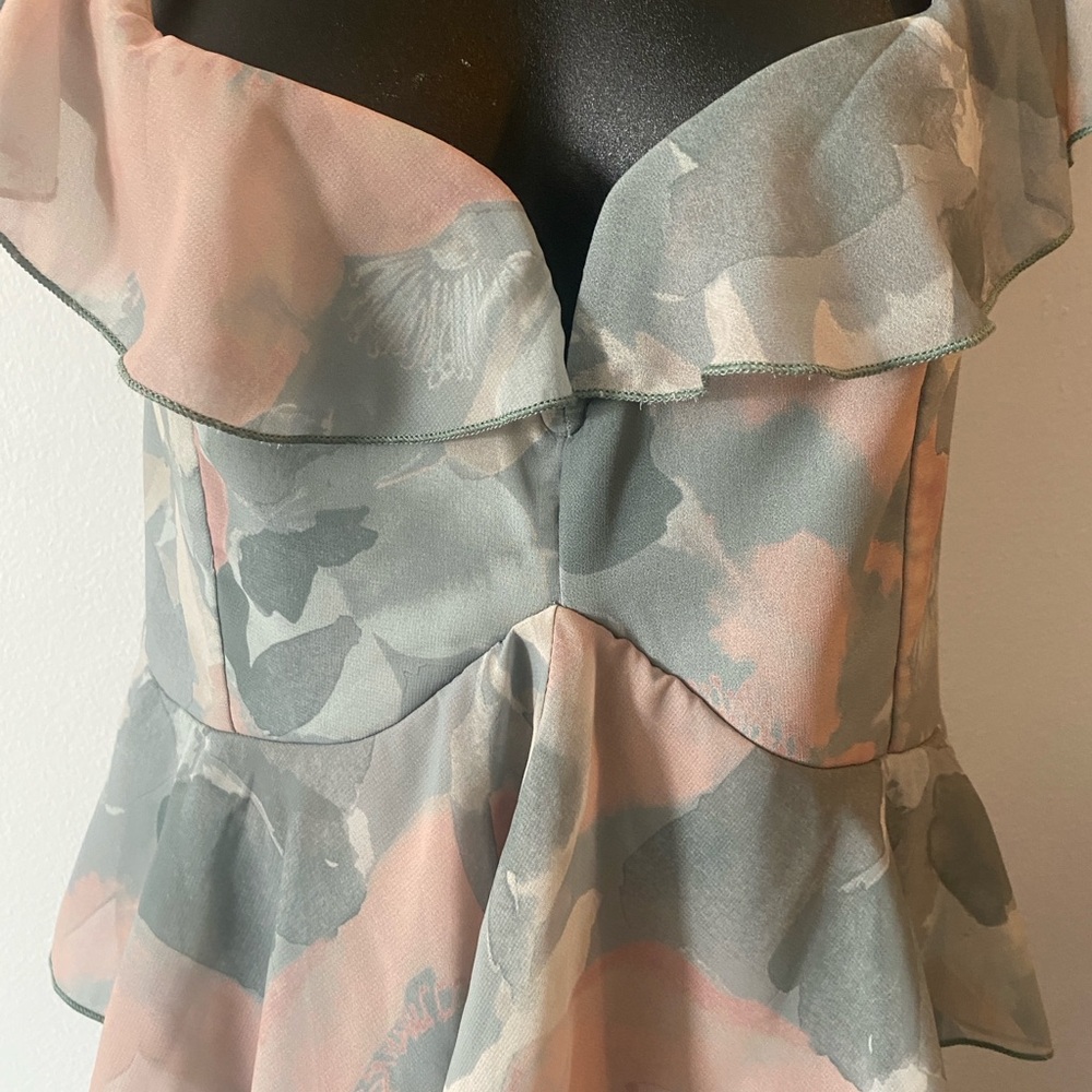 Show me Your Mumu Floral dress size medium - Picture 3 of 5